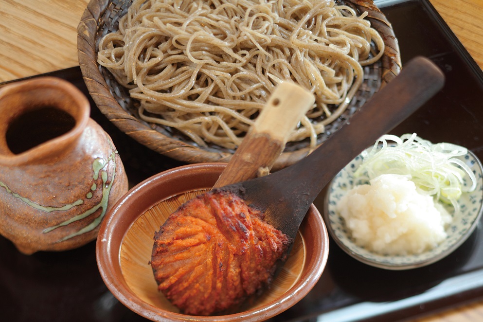 焼き味噌と辛味大根で食べる高遠そば