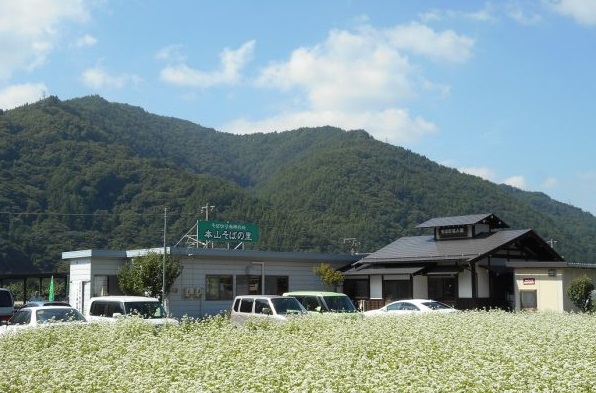 本山そばの里 外観