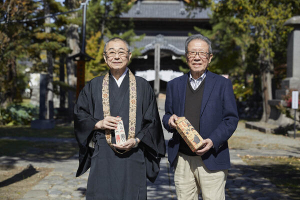 画像：信濃国分寺住職　塩入 法道さん（左）、信濃国分寺復興会参与・八日堂縁日対策委員会副会長　金井 昇さん（右）